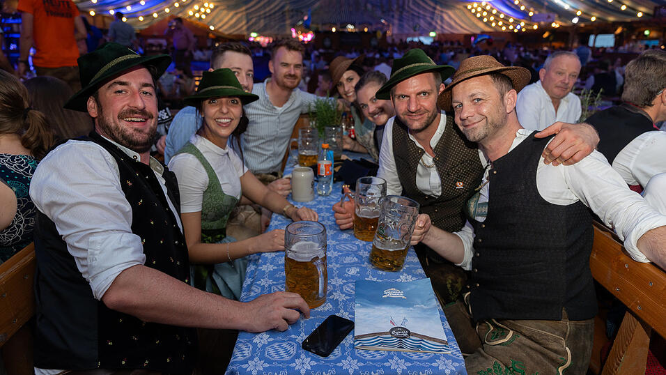 Die Partybilder vom Donnerstag, 17. August 2023, aus dem Festzelt Wenisch. Die Partybilder vom Donnerstag, 17. August 2023, aus dem Festzelt Wenisch.