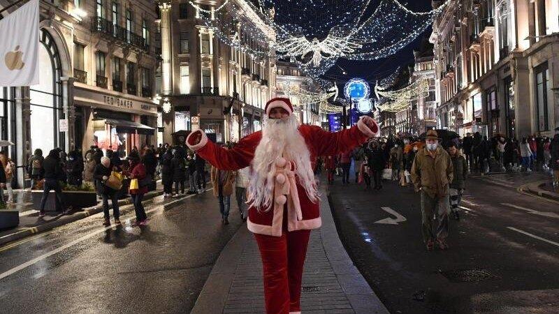 Am Vorabend des Shutdowns herrscht in der Londoner Oxford Street noch reger Betrieb.