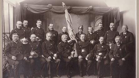 Die Männer der Freiwilligen Feuerwehr Mainburg im Jahre 1905.