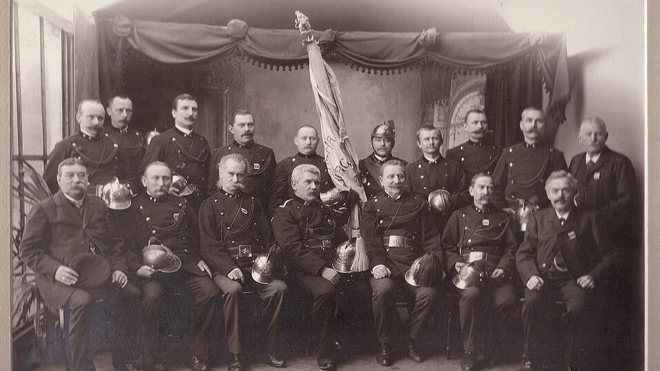 Die Männer der Freiwilligen Feuerwehr Mainburg im Jahre 1905.