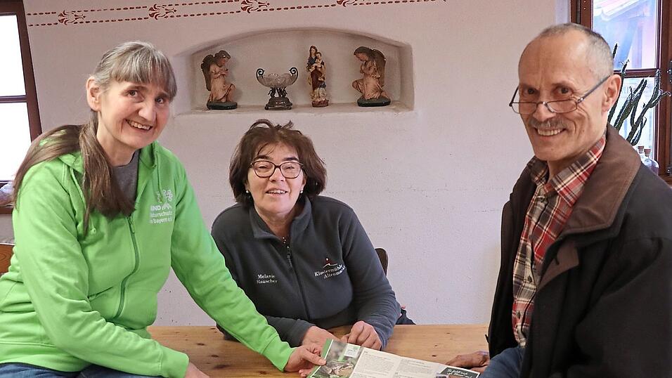 Ute Sch&ouml;del-Geiger, Melanie Rauscher und Robert Kurzmann (von links) stellen das reichhaltige Jahresprogramm des Bund Naturschutz vor.