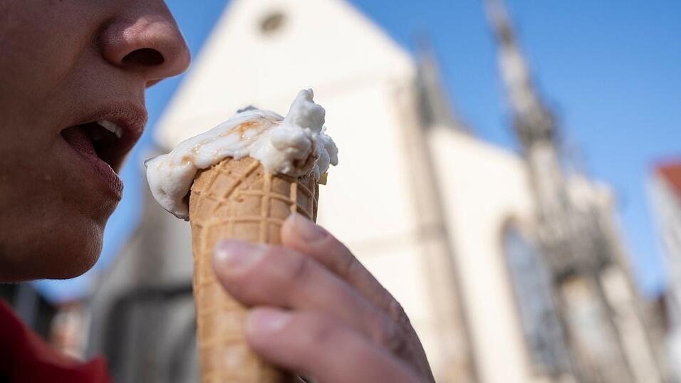 Auch die Eisverk&auml;ufer konnten sich &uuml;ber das sch&ouml;ne Wetter freuen. (Archivbild)