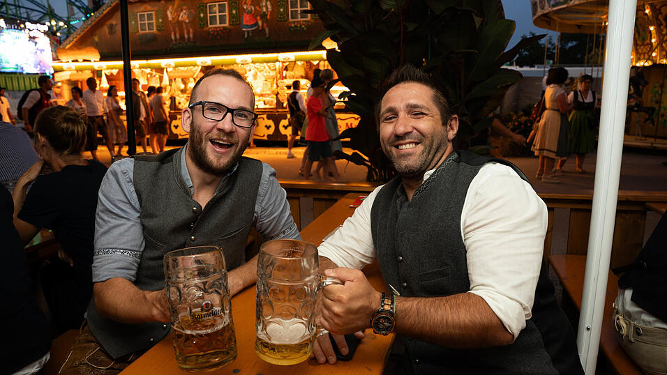 Die Partybilder vom Mittwoch, 12. August, aus dem Festzelt Greindl. Die Partybilder vom Mittwoch, 12. August, aus dem Festzelt Greindl.