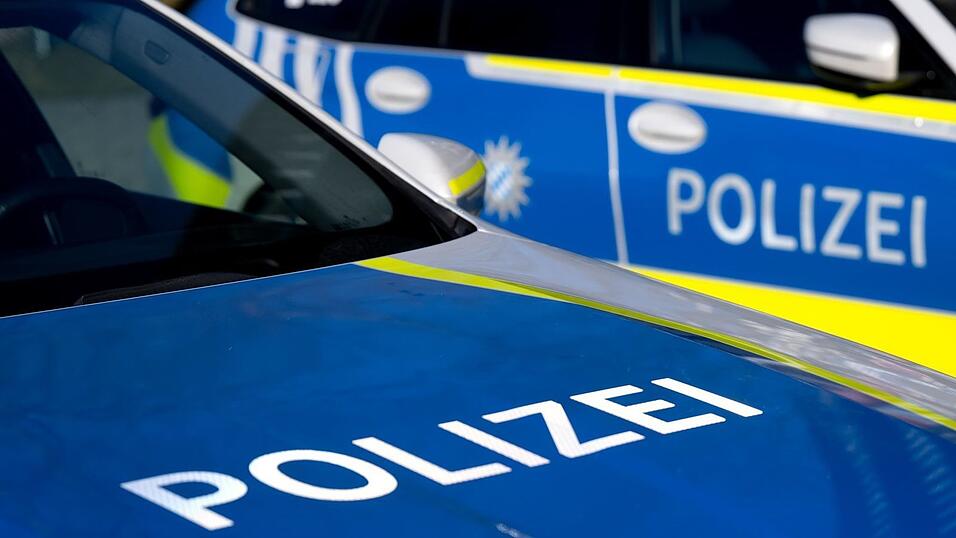 Der Mann muss sich jetzt wegen eines verbotenen Kraftfahrzeugrennens vor Gericht verantworten. (Symbolbild) Der Mann muss sich jetzt wegen eines verbotenen Kraftfahrzeugrennens vor Gericht verantworten. (Symbolbild)