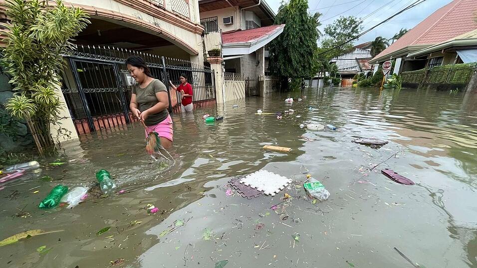 Besonders östliche und zentrale Regionen des Inselstaates sind betroffen.