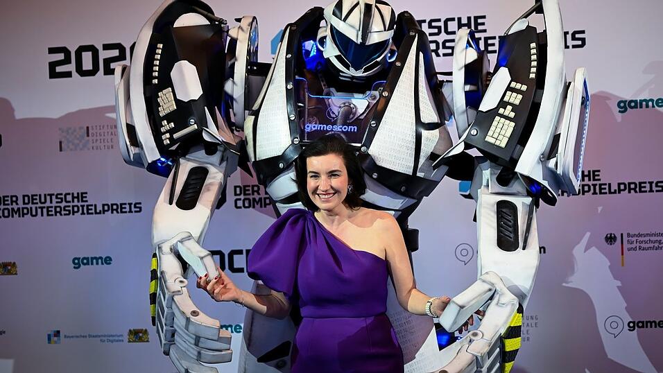 Digitalministerin Dorothee B&auml;r (CSU) verk&uuml;ndete den Hauptgewinner.