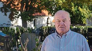 Josef Weinzierl war seit März 1995 am Landauer Friedhof tätig. Josef Weinzierl war seit März 1995 am Landauer Friedhof tätig.