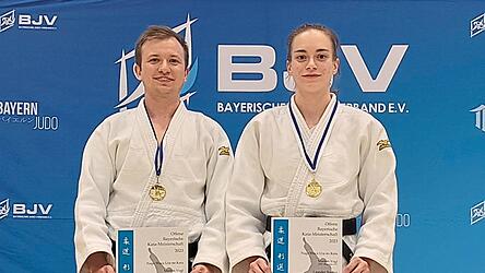 Bei der Bayerischen Meisterschaft konnten sich Leander Stadler und Marion Vogl den Titel in der Nage-waza-ura-no-kata sichern. Bei diesem Kata geht es um Techniken gegen angesetzte Würfe.