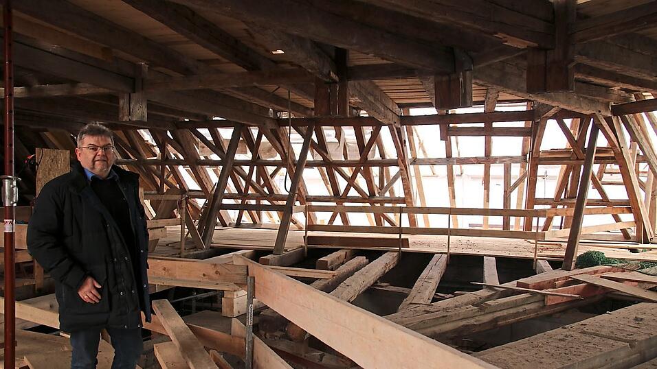 Die Balkenkonstruktion begeistert Architekt Werner Pauli bei jedem Rundgang.