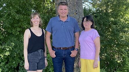 Der neue Vorstand: Stellvertretende Vorsitzende Angela Tengler (links), Vorsitzender Ralf Obermeier (Mitte) und Schriftführerin Emma Neuberger.