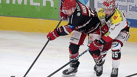Kein Durchkommen: Der EV Landshut um Stürmer Trevor Gooch (links) fand am Freitagabend gegen Crimmitschau einfach kein Mittel und blieb vorne meist viel zu ungefährlich. Kein Durchkommen: Der EV Landshut um Stürmer Trevor Gooch (links) fand am Freitagabend gegen Crimmitschau einfach kein Mittel und blieb vorne meist viel zu ungefährlich.