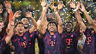 Bayerns Neuzugang Nathaniel Brown trat beim Franz-Beckenbauer-Supercup in ungewohnter Rolle auf. Bayerns Neuzugang Nathaniel Brown trat beim Franz-Beckenbauer-Supercup in ungewohnter Rolle auf.