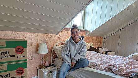 Zwischen Gemütlichkeit und Umzugskisten: Jana Pfeffer genießt auch die Zeit zu Hause sehr, hier in ihrem Zimmer. Wenn ihr Fernweh gestillt ist, will sie wieder in den Bayerwald zurückkehren, zu ihren Wurzeln und in die Nähe ihrer Familie.