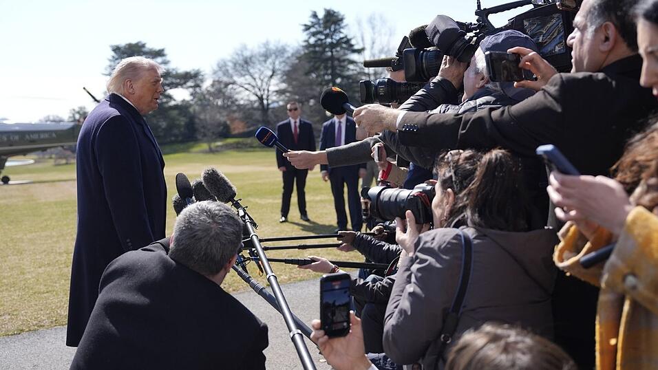 «Es könnte durchaus zu einer friedlichen Übernahme Kubas kommen», sagt US-Präsident Trump - und lässt viele Fragen offen. «Es könnte durchaus zu einer friedlichen Übernahme Kubas kommen», sagt US-Präsident Trump - und lässt viele Fragen offen.