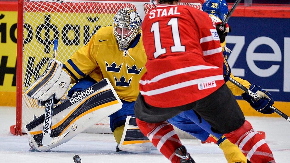 Jordan Staal ist einer der vier Spieler der Carolina Hurricanes, die in Quarantäne müssen. Dadurch werden weitere Spiele der Cans verhindert. Jordan Staal ist einer der vier Spieler der Carolina Hurricanes, die in Quarantäne müssen. Dadurch werden weitere Spiele der Cans verhindert.