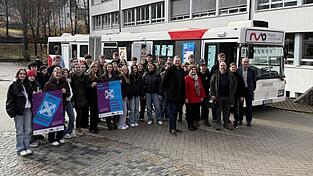 Die Schüler in Roding treffen auf die Bürgermeisterkandidaten, ehe sie ihre Stimme abgeben. Die Schüler in Roding treffen auf die Bürgermeisterkandidaten, ehe sie ihre Stimme abgeben.