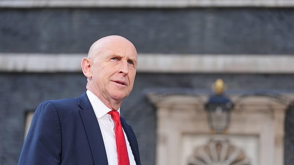 Der ehemalige Verteidigungsminister John Healey ist nun Finanzminister. Der ehemalige Verteidigungsminister John Healey ist nun Finanzminister.