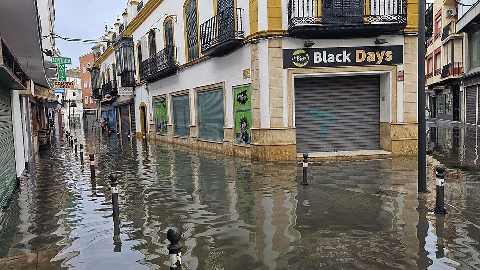 In der Stadt Algeciras setzte das Sturmtief &laquo;Adam&raquo; viele Stra&szlig;en unter Wasser.