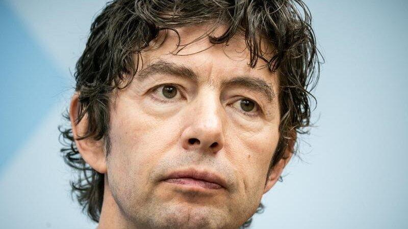 Virologe Christian Drosten meldet sich nach der Sommerpause mit seinem Podcast zur&uuml;ck.