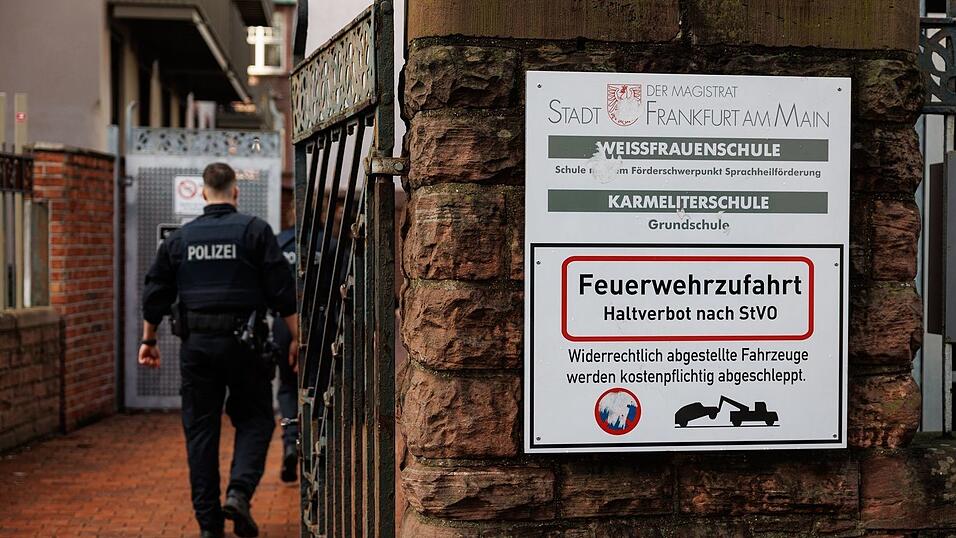 Die Polizei hat das Schulgel&auml;nde mehrfach durchsucht.