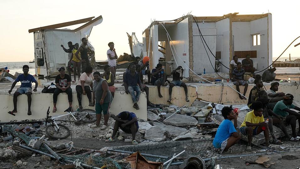 Die auch bei Touristen beliebte Ortschaft Black River, die im 17. Jahrhundert gegründet wurde, ist komplett zerstört. Die auch bei Touristen beliebte Ortschaft Black River, die im 17. Jahrhundert gegründet wurde, ist komplett zerstört.