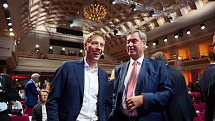 Dürfen weiter auf Olympische Spiele hoffen: Münchens Oberbürgermeister Dominik Krause (Grüne, l) und Bayerns Ministerpräsident Markus Söder (CSU, r). Dürfen weiter auf Olympische Spiele hoffen: Münchens Oberbürgermeister Dominik Krause (Grüne, l) und Bayerns Ministerpräsident Markus Söder (CSU, r).