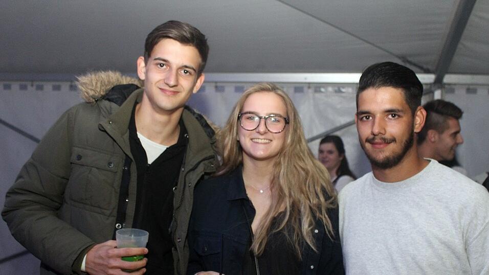 Die besten Bilder vom Wein- und Wei&szlig;bierfest des Burschenvereins Arth und der M&auml;dchengruppe.