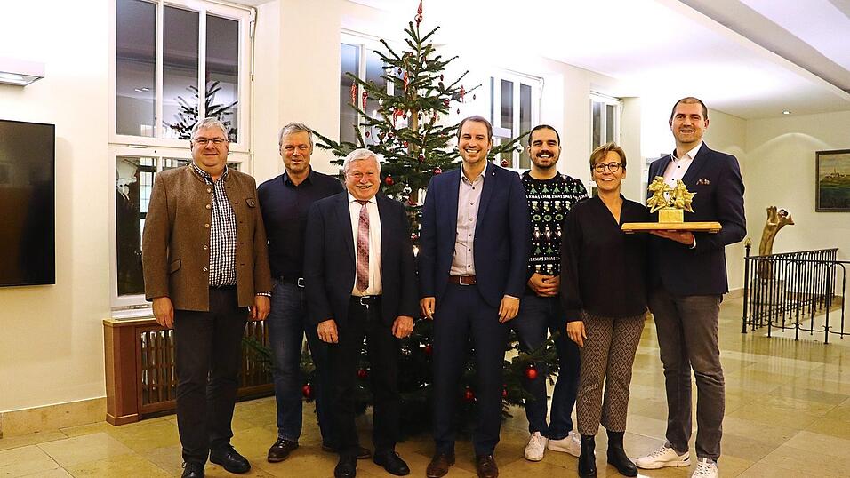 Bürgermeister und Fraktionssprecher blickten gemeinsam auf 2024 zurück: Xaver Nürnberger (v.l.), Thomas Muncz, Xaver Hagn, Matthias Kohlmayer, Florian Lehmann, Heike Aichner und Sebastian Rembeck. Bürgermeister und Fraktionssprecher blickten gemeinsam auf 2024 zurück: Xaver Nürnberger (v.l.), Thomas Muncz, Xaver Hagn, Matthias Kohlmayer, Florian Lehmann, Heike Aichner und Sebastian Rembeck.