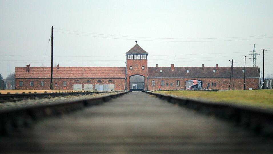 Das Torhaus des fr&uuml;heren Vernichtungslagers 'Auschwitz-Birkenau' (Archivbild)