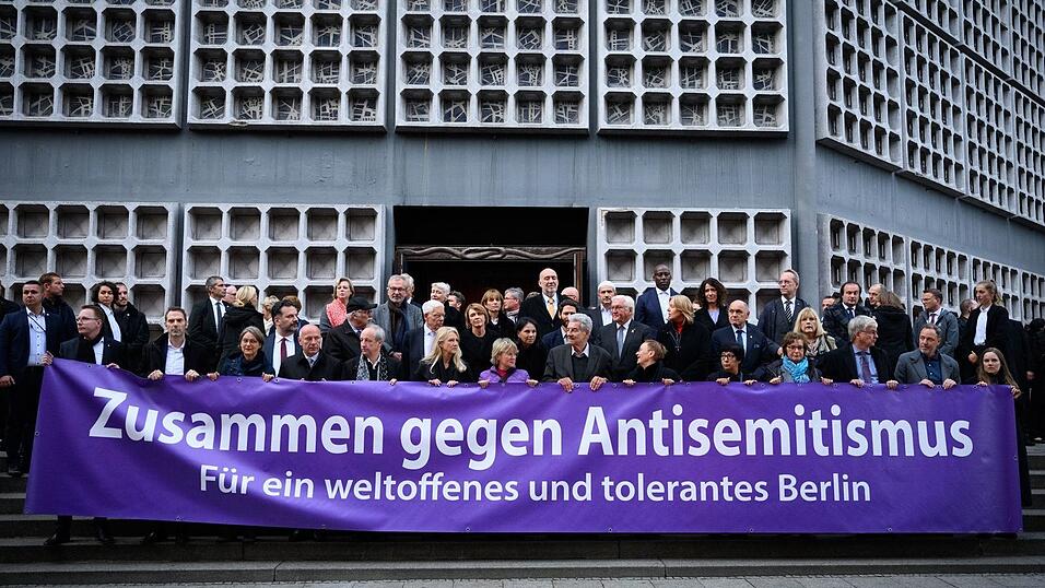 SPD, Gr&uuml;ne, FDP und Union hatten sich im November nach langen, strittigen Verhandlungen auf einen Text f&uuml;r einen Antrag zur &Auml;chtung und Bek&auml;mpfung von Antisemitismus geeinigt. Experten und einige Oppositionspolitiker st&ouml;rten sich vor allem an der darin verwendeten Definition von Antisemitismus. (Archivbild)
