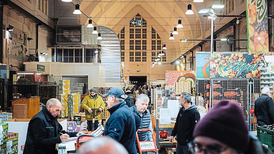 Noch ist nicht geklärt, wo die neue Münchner Großmarkthalle entstehen soll. Es könnte daher noch viele Jahre am jetzigen Standort weitergehen. Noch ist nicht geklärt, wo die neue Münchner Großmarkthalle entstehen soll. Es könnte daher noch viele Jahre am jetzigen Standort weitergehen.