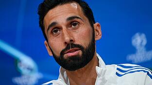 Real-Trainer &Aacute;lvaro Arbeloa bei der Pressekonferenz in M&uuml;nchen.