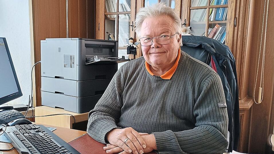 Peter Bäumel sagt, er möchte die Praxis am Gerzener Marktplatz bis zum Jahresende abwickeln, wenn sich kein Nachfolger finde. Peter Bäumel sagt, er möchte die Praxis am Gerzener Marktplatz bis zum Jahresende abwickeln, wenn sich kein Nachfolger finde.