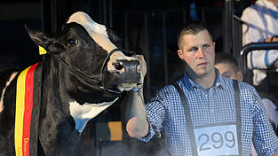 Die Schönste im Lande und ihre stolzer Besitzer: Lady Gaga und Henrik Wille aus Niedersachsen. (Foto: Markus Hibbeler/dpa) Die Schönste im Lande und ihre stolzer Besitzer: Lady Gaga und Henrik Wille aus Niedersachsen. (Foto: Markus Hibbeler/dpa)