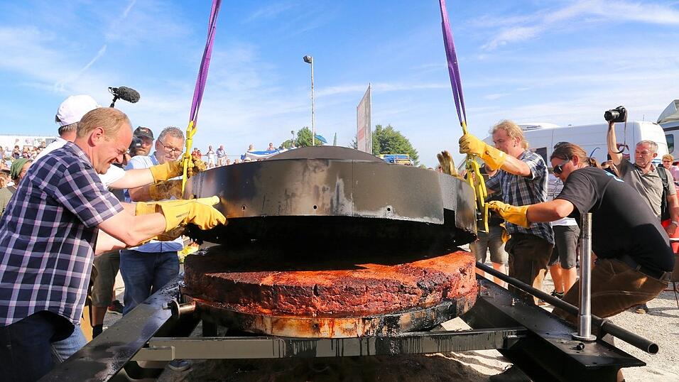 Die Spannung steigt: Der Burger wird zubereitet.