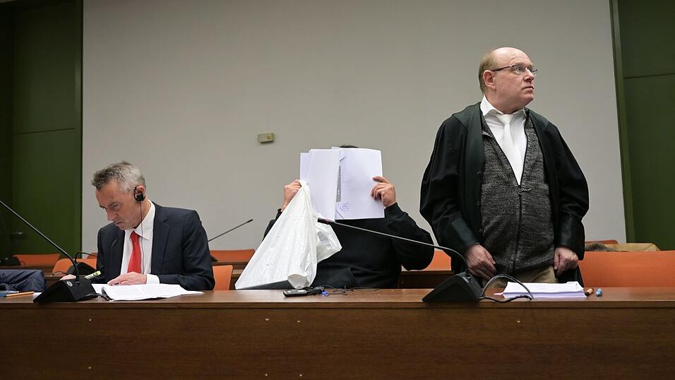 Der Mann ist wegen versuchten Mordes und Vergewaltigung angeklagt. (Archivbild)