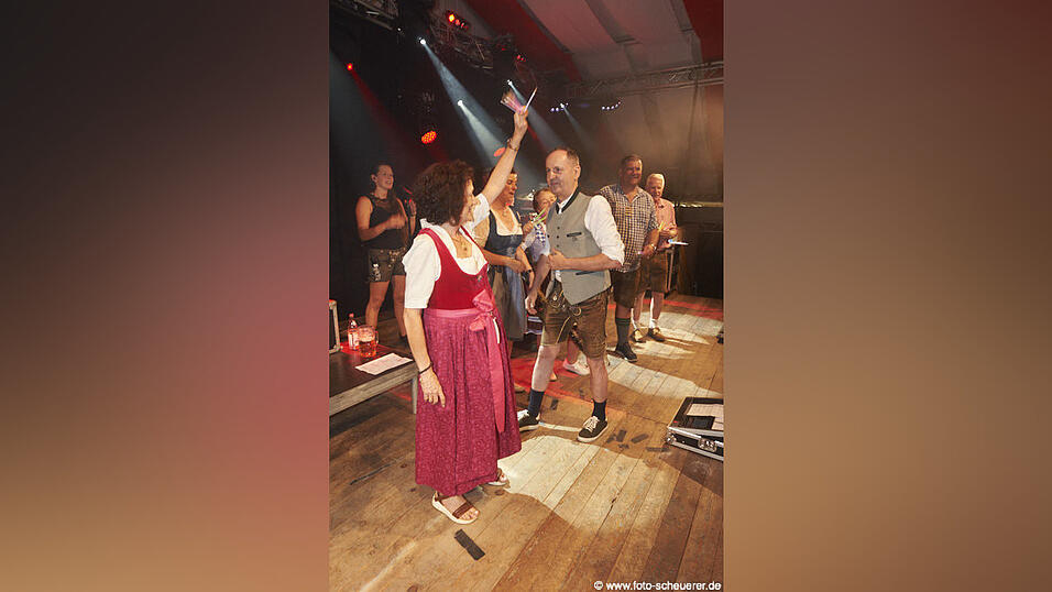 Die Partybilder vom Freitag, 15. August, aus dem Festzelt Lechner. Die Partybilder vom Freitag, 15. August, aus dem Festzelt Lechner.