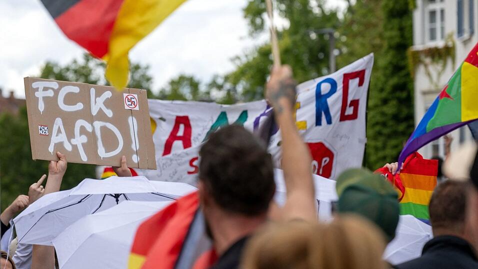 In Bamberg gehen rund 4.000 Menschen gegen Rechts auf die Straße. In Bamberg gehen rund 4.000 Menschen gegen Rechts auf die Straße.