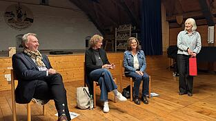 Marianne Resch und Eva Bauernfeind moderierten die Veranstaltung, Birgit Eisch und Helmut Plenk gaben wertvolle Informationen. Marianne Resch und Eva Bauernfeind moderierten die Veranstaltung, Birgit Eisch und Helmut Plenk gaben wertvolle Informationen.