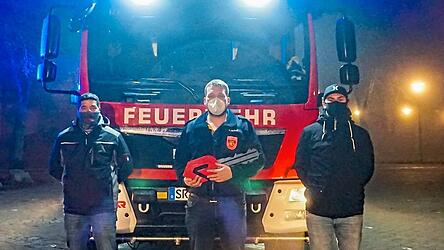 Markus Hof, Kommandant Franz Sträußl und Sebastian Sötz brachten schließlich den neuen 'Tanker Olga' zu seinem Einsatzort nach Schwarzach.