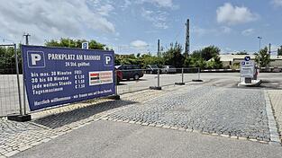 Die ersten 30 Minuten Parken sind kostenlos. Etwa ein Drittel der Autos verlassen in dieser Zeit den Parkplatz wieder.