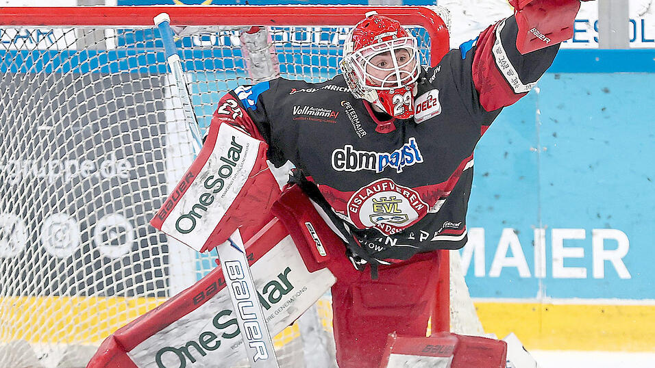 Alles klar: Philipp Dietl hat seinen Vertrag beim EVL um zwei Jahre bis 2028 verlängert - jetzt nimmt der EVL-Keeper mit seinen Teamkollegen gegen Füchse und Wölfe das Punktemaximum ins Visier. Alles klar: Philipp Dietl hat seinen Vertrag beim EVL um zwei Jahre bis 2028 verlängert - jetzt nimmt der EVL-Keeper mit seinen Teamkollegen gegen Füchse und Wölfe das Punktemaximum ins Visier.