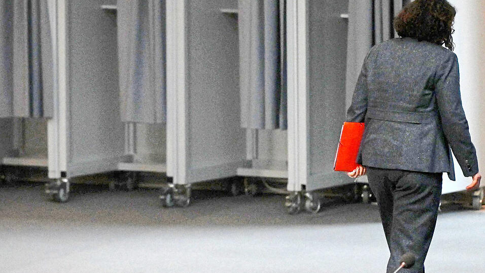 Andrea Nahles legt nach dem SPD-Vorsitz ihr Bundestagsmandat nieder. Ihre Nachfolge an der Parteispitze beschäftigt die SPD seit Monaten. Andrea Nahles legt nach dem SPD-Vorsitz ihr Bundestagsmandat nieder. Ihre Nachfolge an der Parteispitze beschäftigt die SPD seit Monaten.