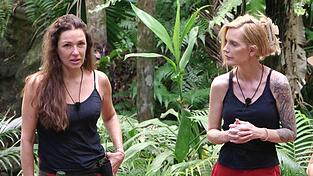 Die Dschungelfreundinnen Simone Ballack und Mirja du Mont werden getrennt.