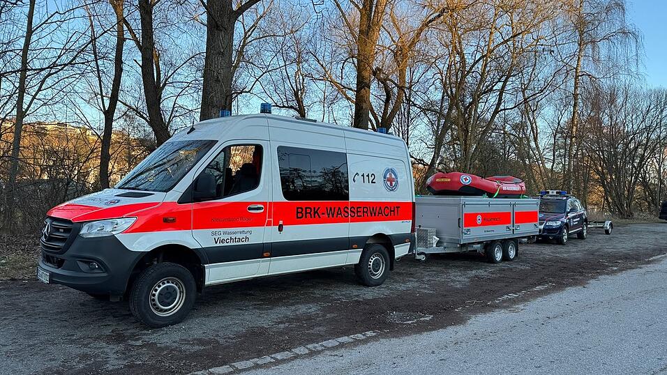 Die Einsatzkr&auml;fte suchten bis in die Abendstunden nach dem Mann.