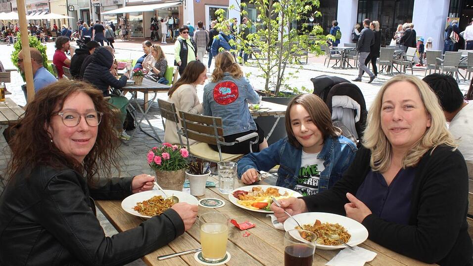 Die Landshuter genießen die neuen Freiheiten und das gute Wetter. Die Landshuter genießen die neuen Freiheiten und das gute Wetter.