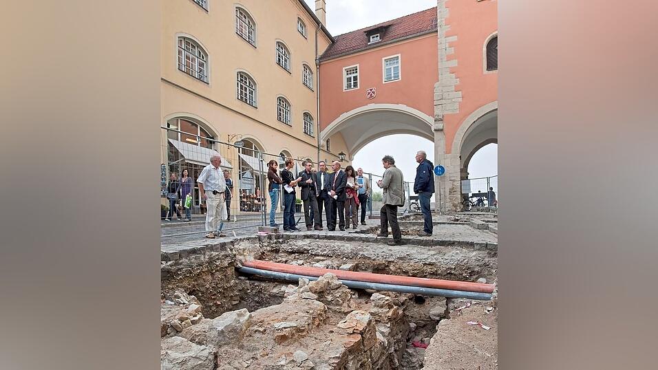 2009 deckte Dallmeier im S&uuml;den der Steinernen Br&uuml;cke den allerersten Br&uuml;ckenbogen auf.