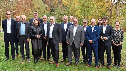 Der Kelheimer Landrat Martin Neumeyer (7. v. l.) war Gastgeber bei der Vorstellung der 'Wasserstoffallianz Donauregion Kelheim-Regensburg'.