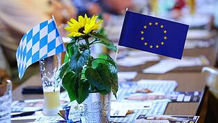 Das Verhältnis zwischen Bayern und der EU ist schon immer von Spannungen geprägt. Die neuen Vorschläge aus Brüssel zum Etat stoßen im Freistaat auf massive Kritik. (Illustration)
