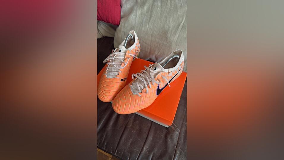 Neue Fu&szlig;ballschuhe braucht das Land...